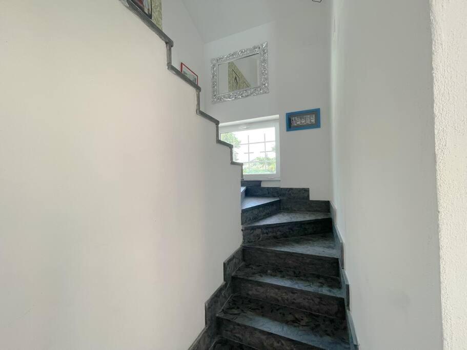 Elegante Appartamento 100 Mq Parcheggio - Wi Fi Σαβόνα Εξωτερικό φωτογραφία